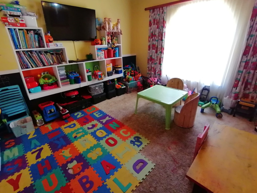 5 Bedroom Property for Sale in Fichardt Park Free State